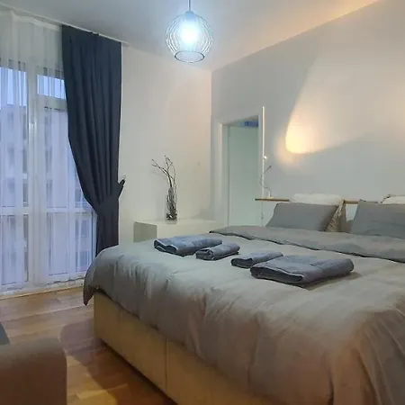 Brand-new Luxury Spacious With Balcony *