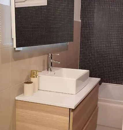 Brand-new Luxury Spacious With Balcony