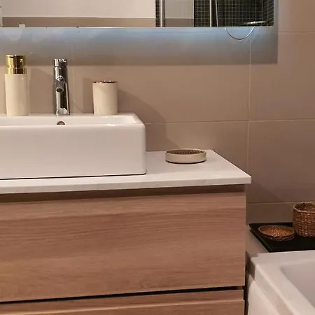 Brand-new Luxury Spacious With Balcony Διαμέρισμα *